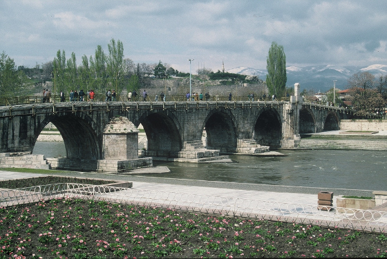 Brücke über den Vardar (Stari most), Skopje, Makedonien, © Thede Kahl Brücke über den Vardar (Stari most), Skopje, Makedonien, © Thede Kahl